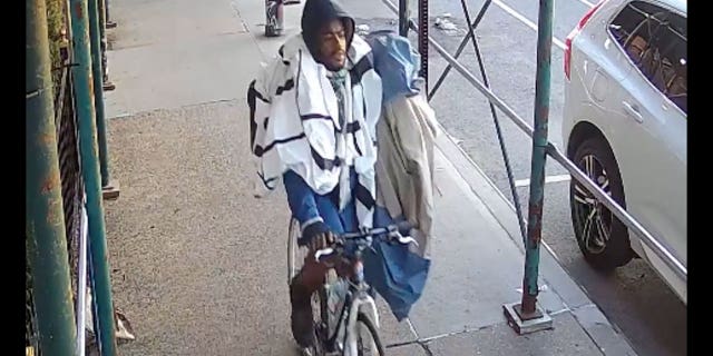 NYPD has released surveillance footage of the suspect. (@NYPDnews)
