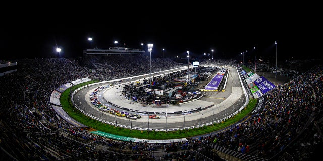 Das Frühlingsrennen in Martinsville wurde von 500 Runden auf 400 Runden verkürzt, um einen Nachtstart zu ermöglichen.