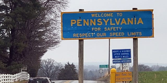 A Pennsylvania welcome sign greets drivers on US-222 entering Peach Bottom, 잘., from Maryland, 2022.