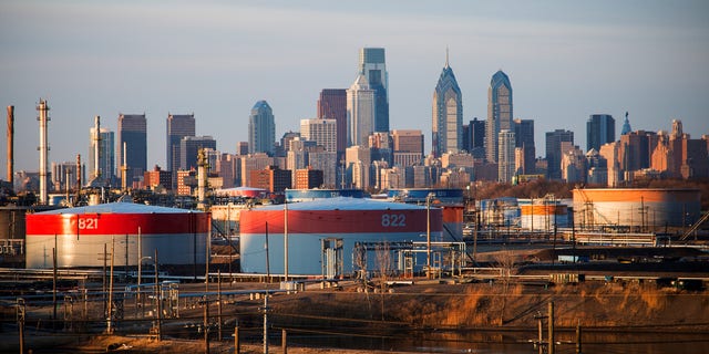 The Philadelphia Energy Solutions oil refinery owned by The Carlyle Group is seen in front of the Philadelphia skyline March 24, 2014. Picture taken March 24, 2014.       To match OIL-ETHANOL/LOBBY       REUTERS/David M. Parrott  