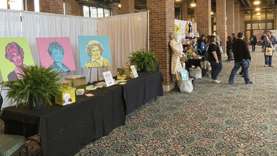 'Golden Girls' fan convention debuts in Chicago 'Best fans in the