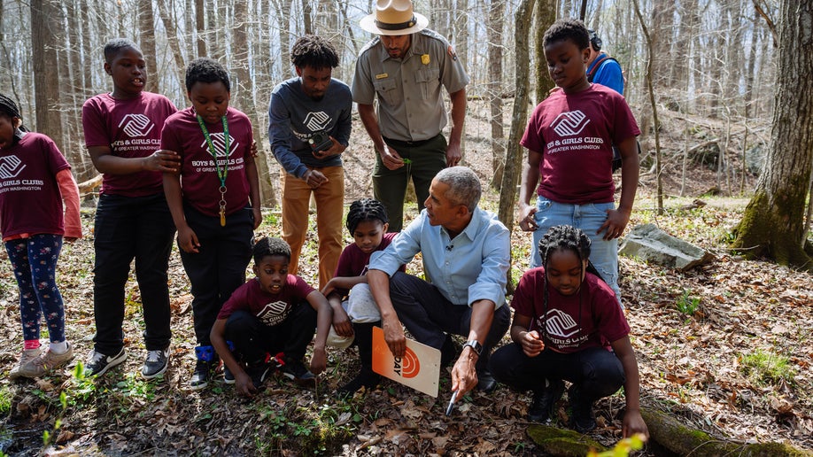 President Barack Obama with children from Girls and Boys clubs 