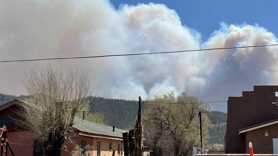 Smoke from New Mexico's Calf Canyon Fire