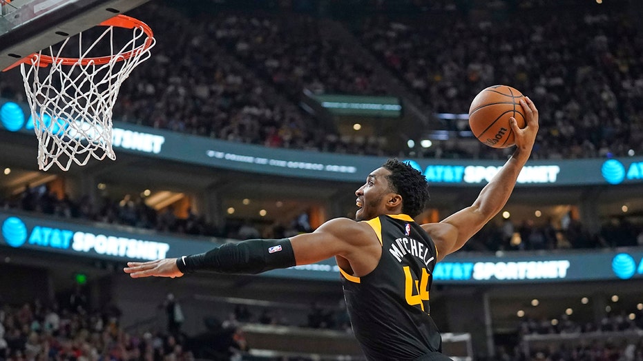 Jazz snap five-game skid with win over Lakers