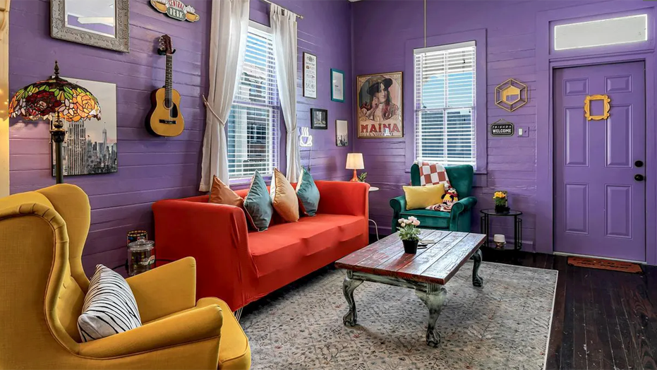 ‘Friends’-themed Airbnb opens in Tampa Bay