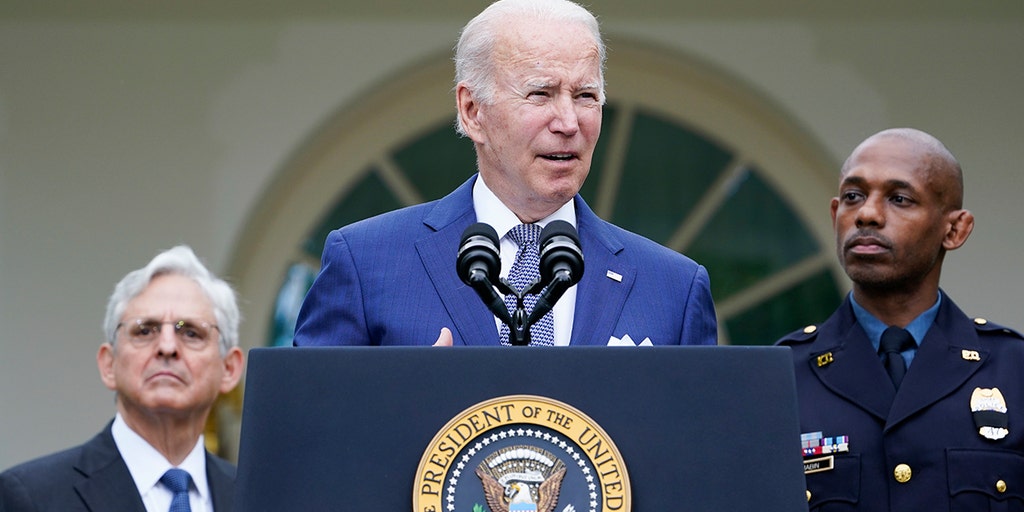 Police groups divided on Biden's executive order on law enforcement reform - Vimarsana News