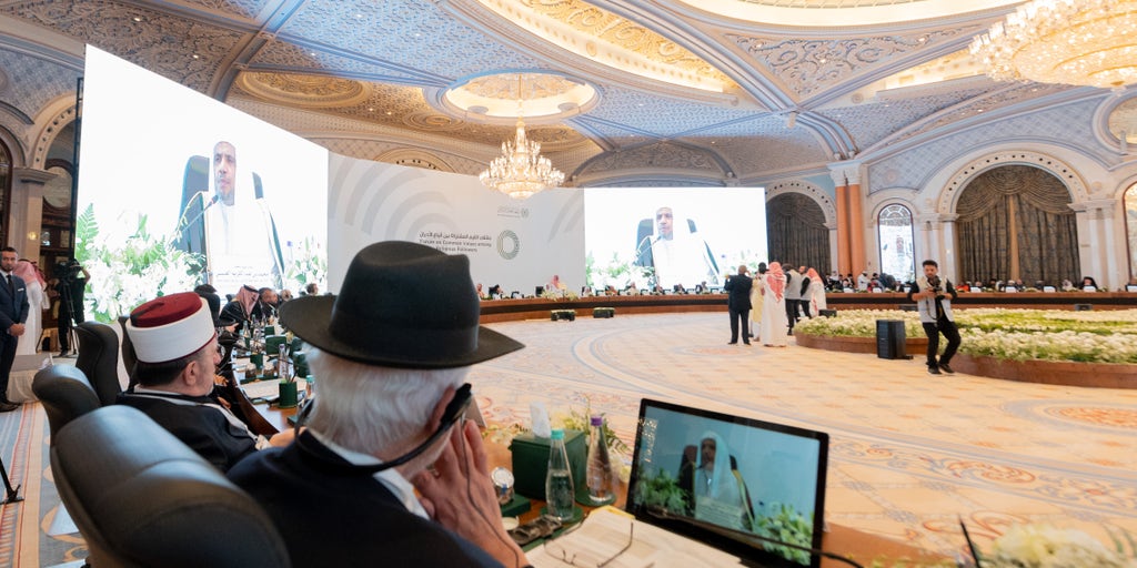 Muslim scholars, bishops, rabbis and Hindu leaders meet in Saudi Arabian religious conference - Vimarsana News