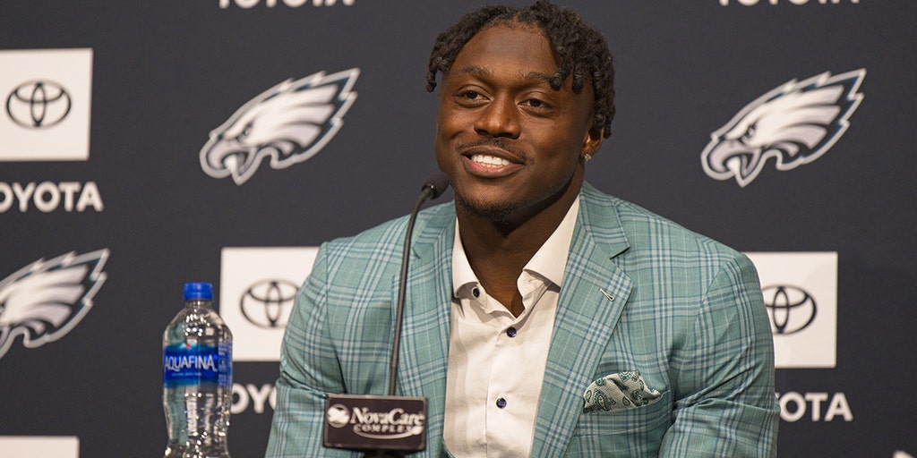 Eagles star A.J. Brown reveals why he pursued football career over baseball