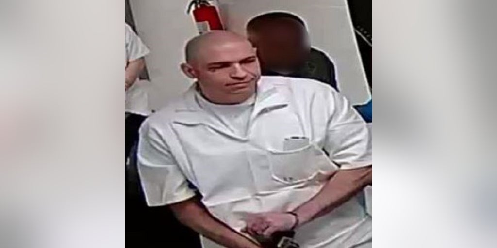 Texas officials release images of escaped killer Gonzalo Lopez in restraints on morning of getaway - Vimarsana News