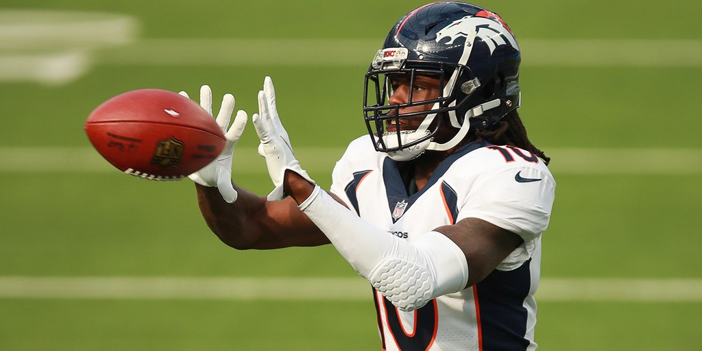 Broncos' Jerry Jeudy greets fans at Denver cell phone store