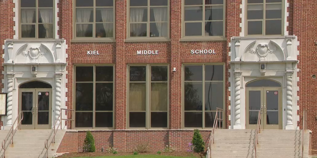 Wisconsin middle schoolers accused of sexual harassment for using wrong gender pronouns - Vimarsana News