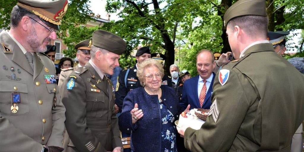 US Army Garrison soldiers 'return' Italian woman's birthday cake 77 years later - Vimarsana News