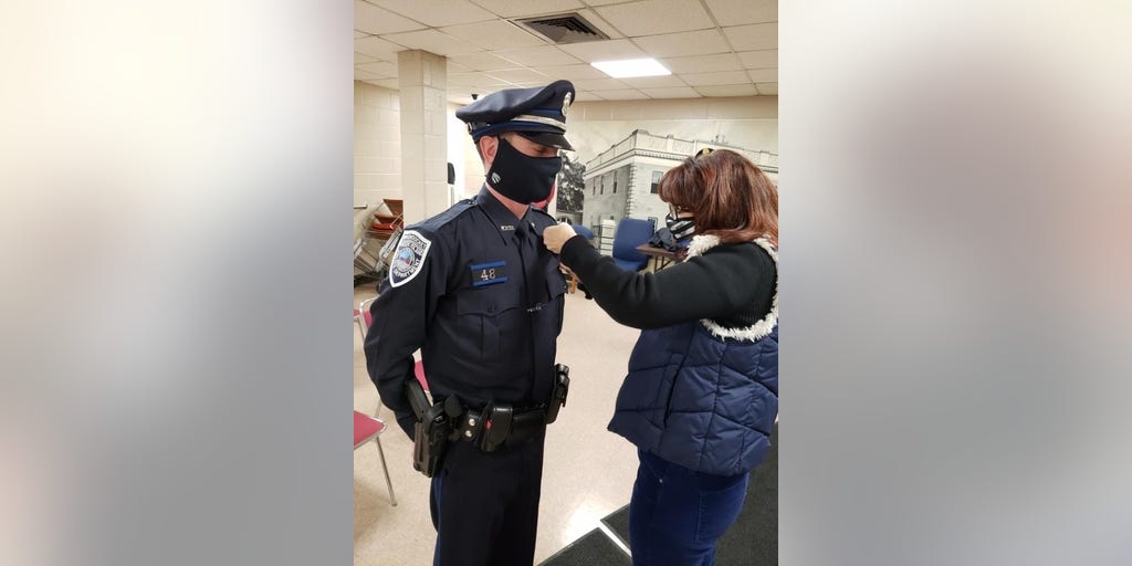 Police officer delivers premature baby after thinking he's responding to overdose emergency - Vimarsana News