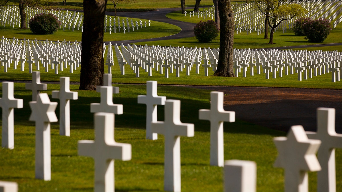 graves of American war dead