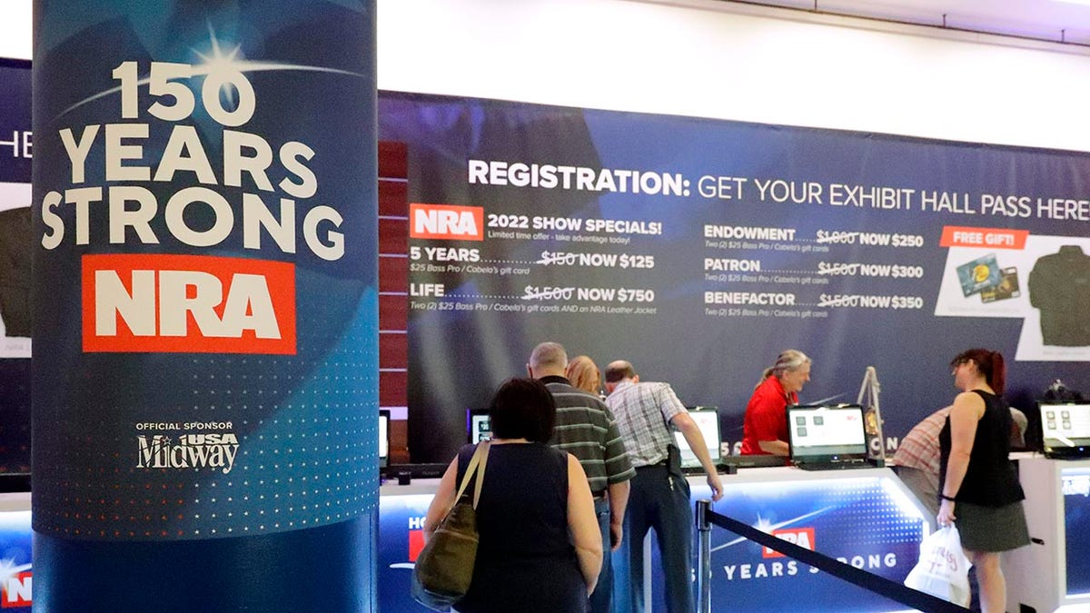 NRA convention attendees