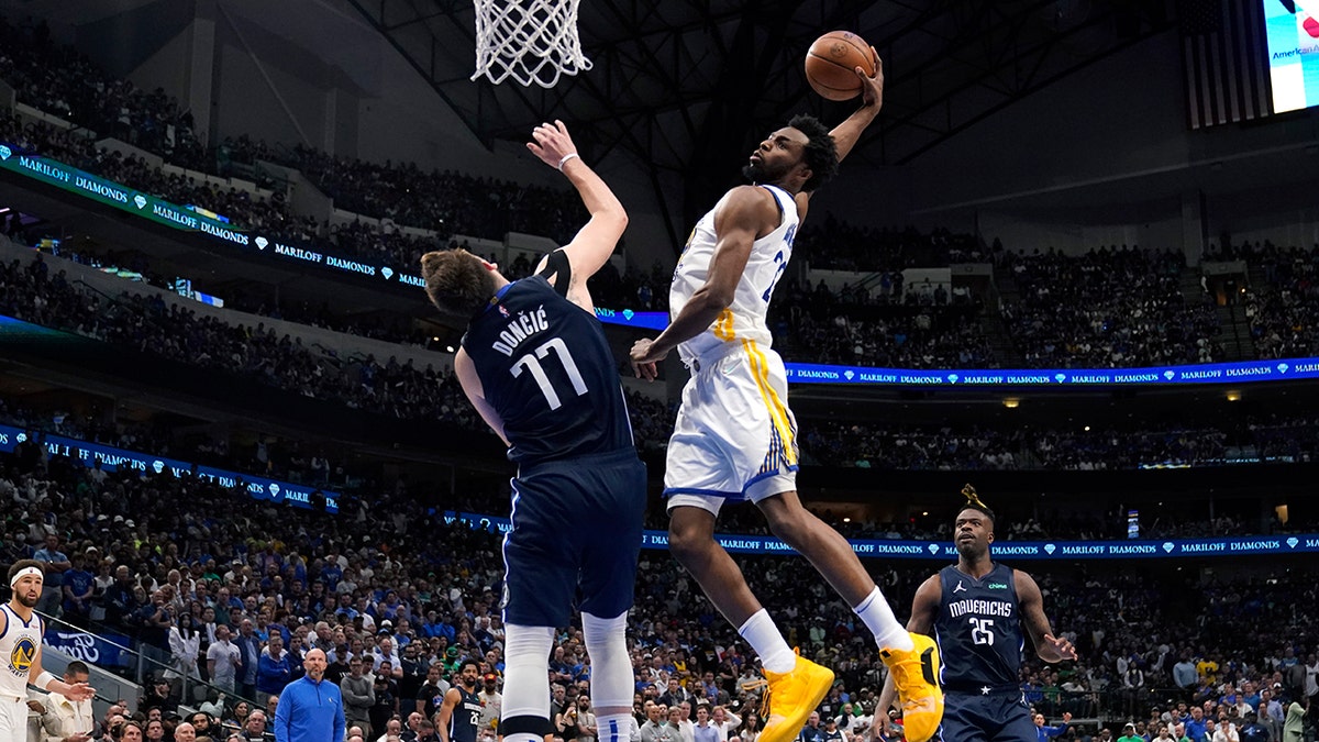 Warriors' Andrew Wiggins dunks