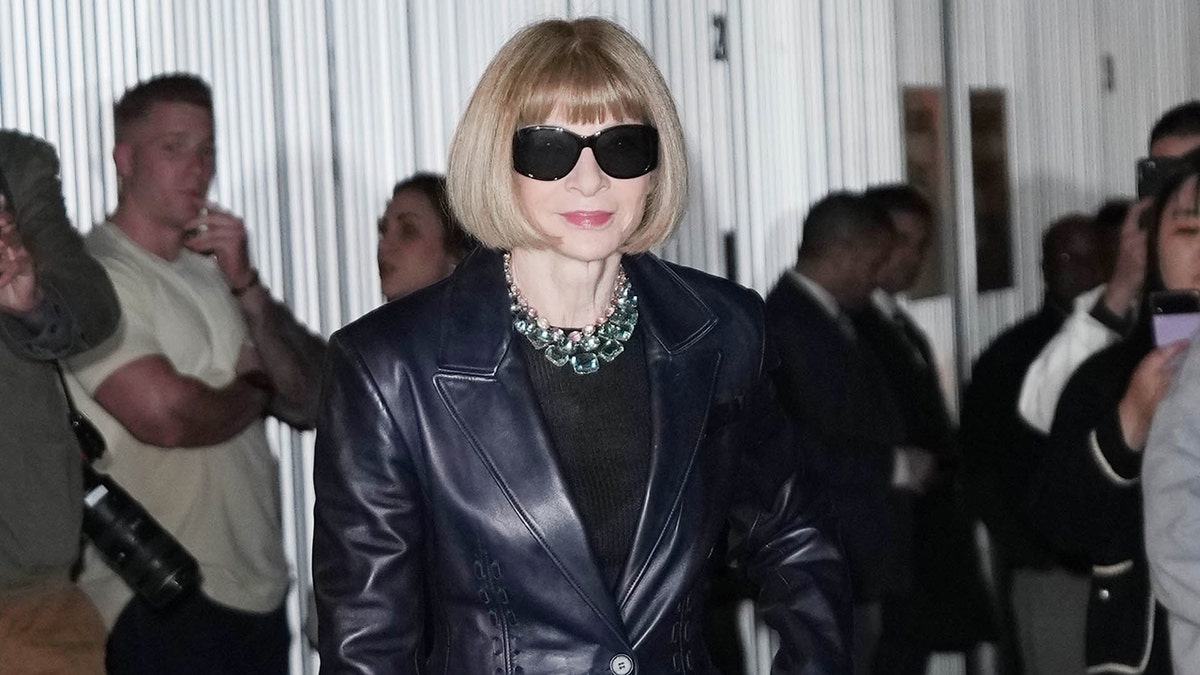 Anna Wintour with sunglasses