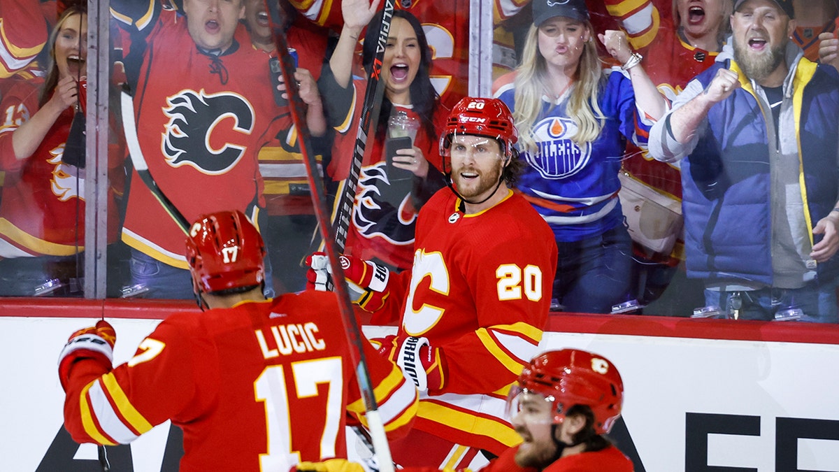 Flames' Blake Coleman scores in the playoffs