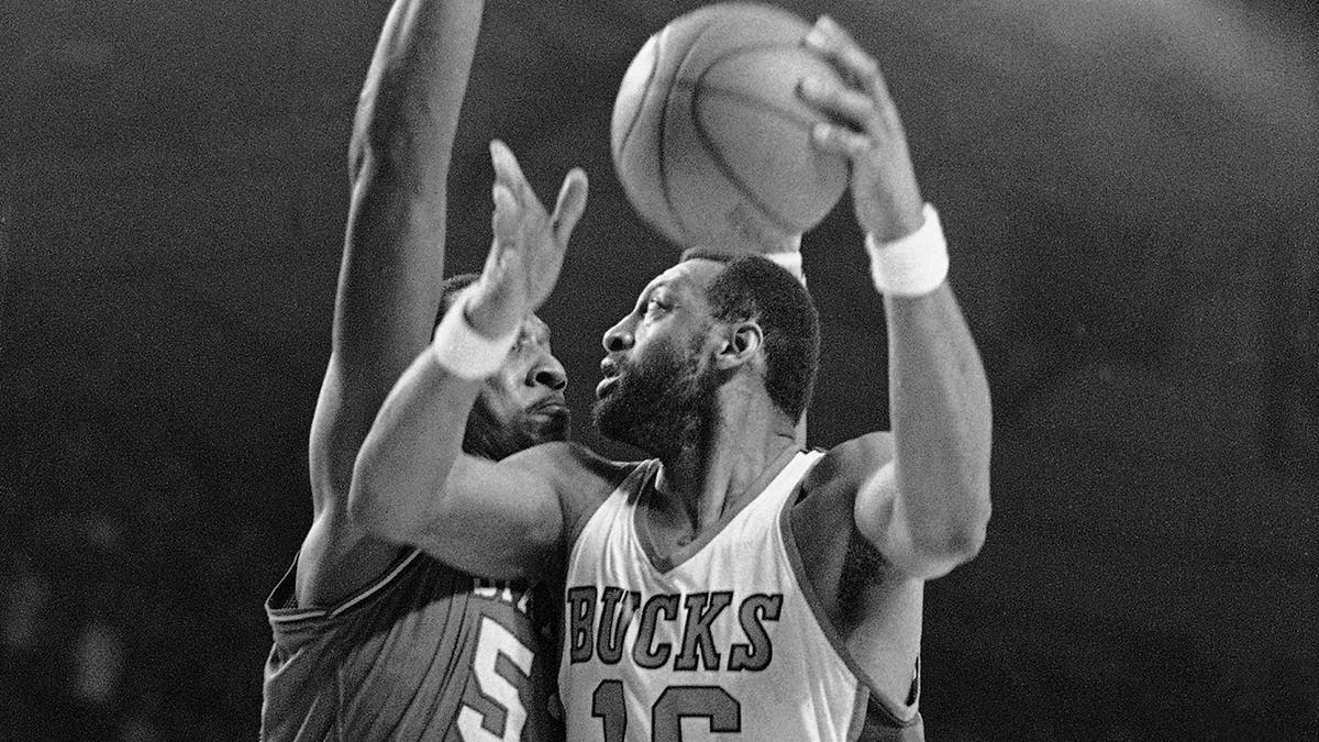 Hall of Fame player and coach Bob Lanier,