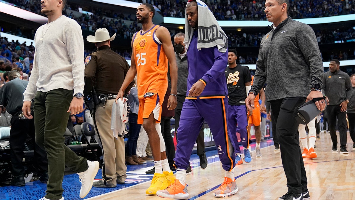 Phoenix Suns forward Mikal Bridges and guard Chris Paul 