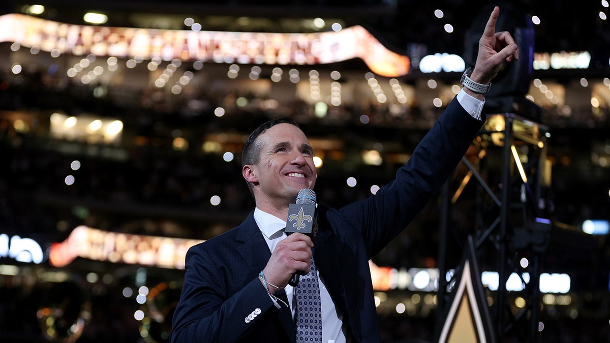 Drew Brees addresses the crowd