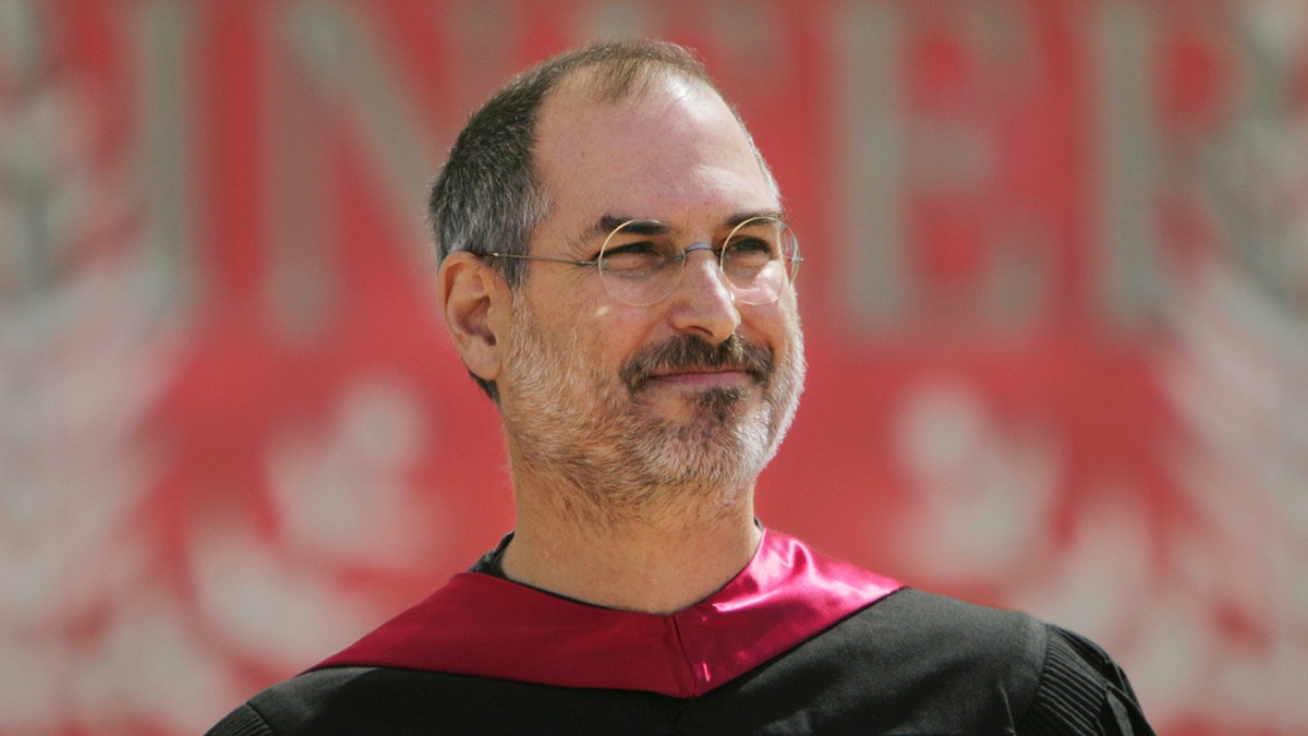 Steve Jobs smiles at Stanford University commencement ceremony