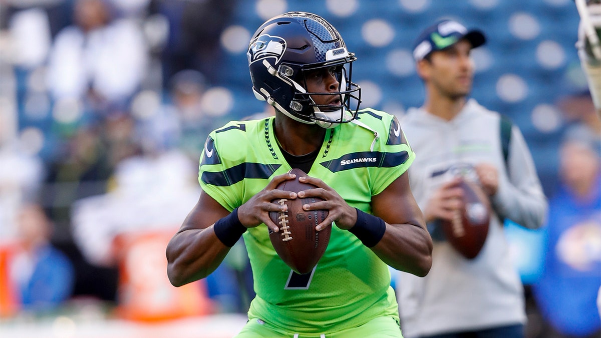 Geno Smith scrambling
