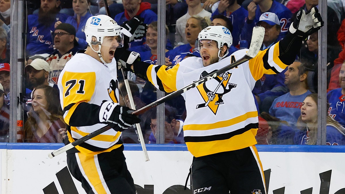 Evgeni Malkin of the Pittsburgh Penguins celebrates his goal against  News Photo - Getty Images