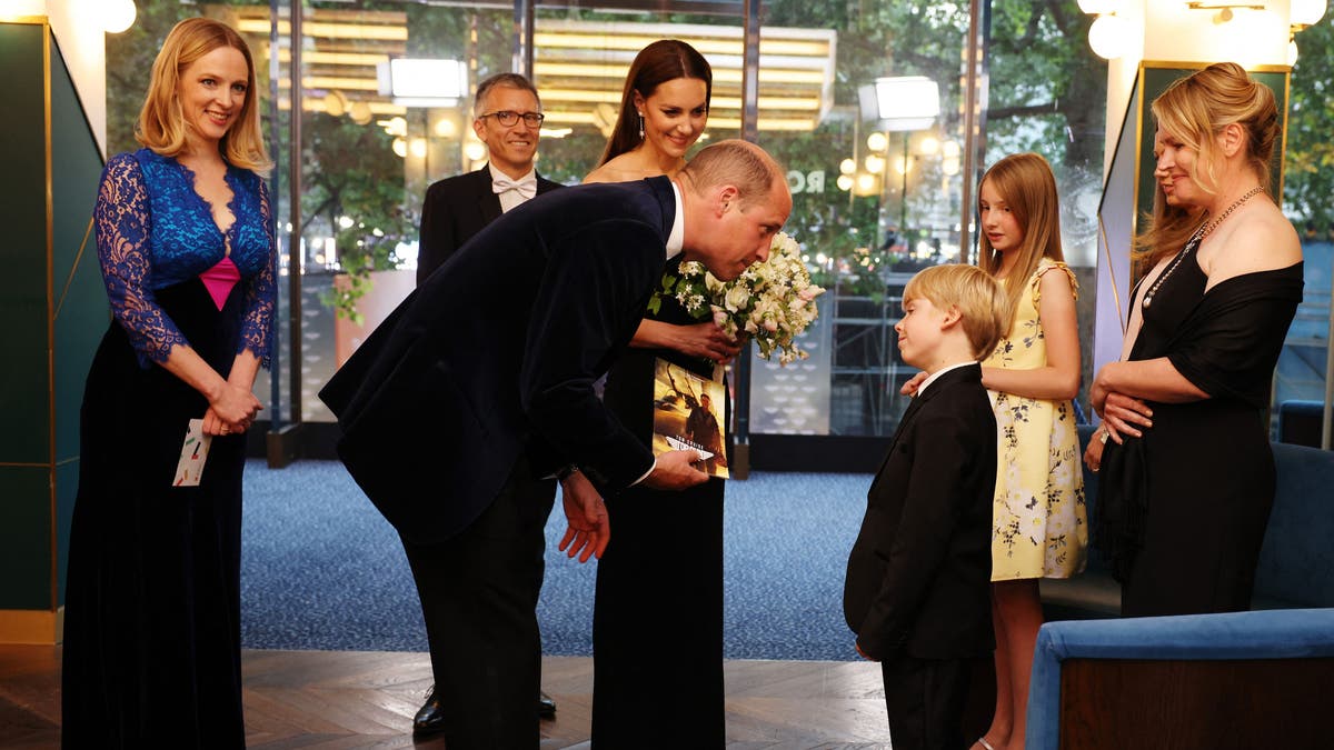 Prince William and Kate Middleton talk with kids