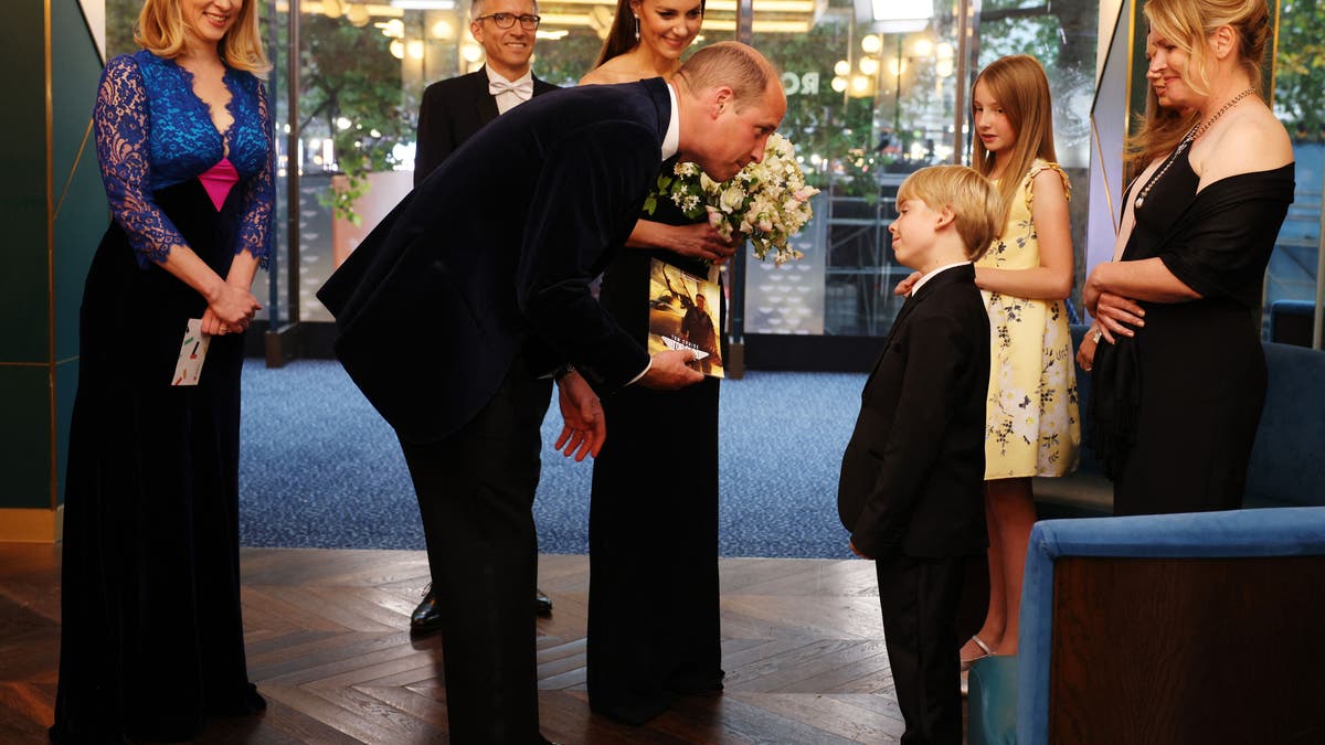 Prince William and Kate Middleton talk with kids