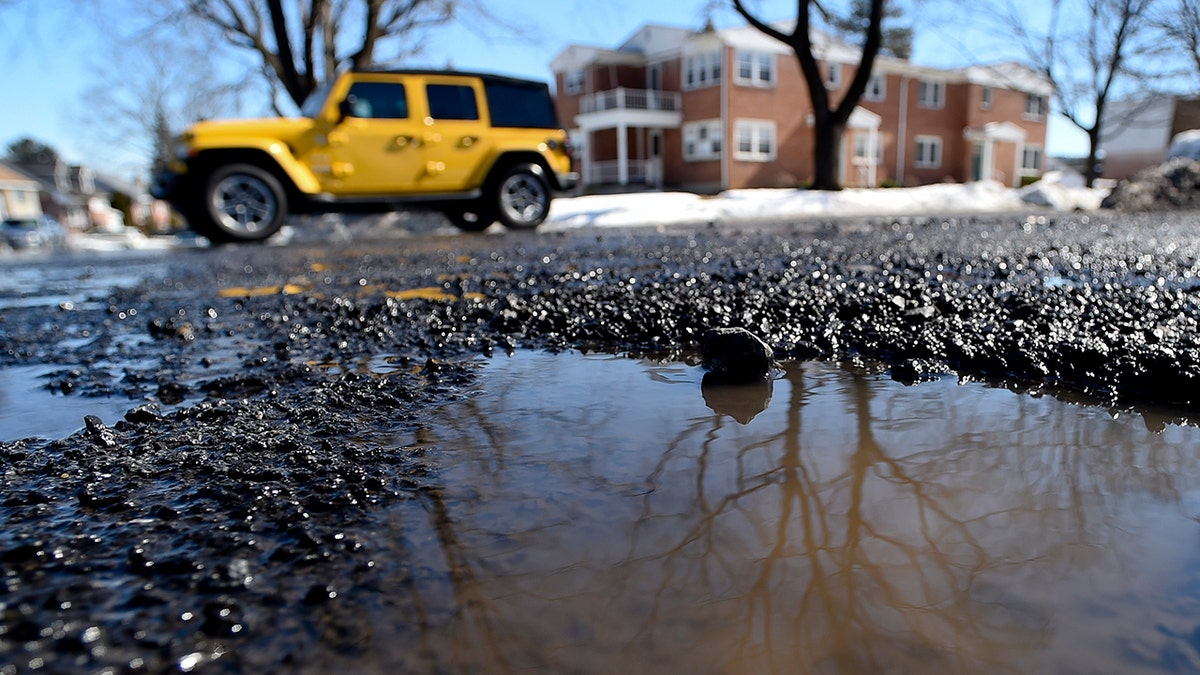 Jeep drives past pothole in PA