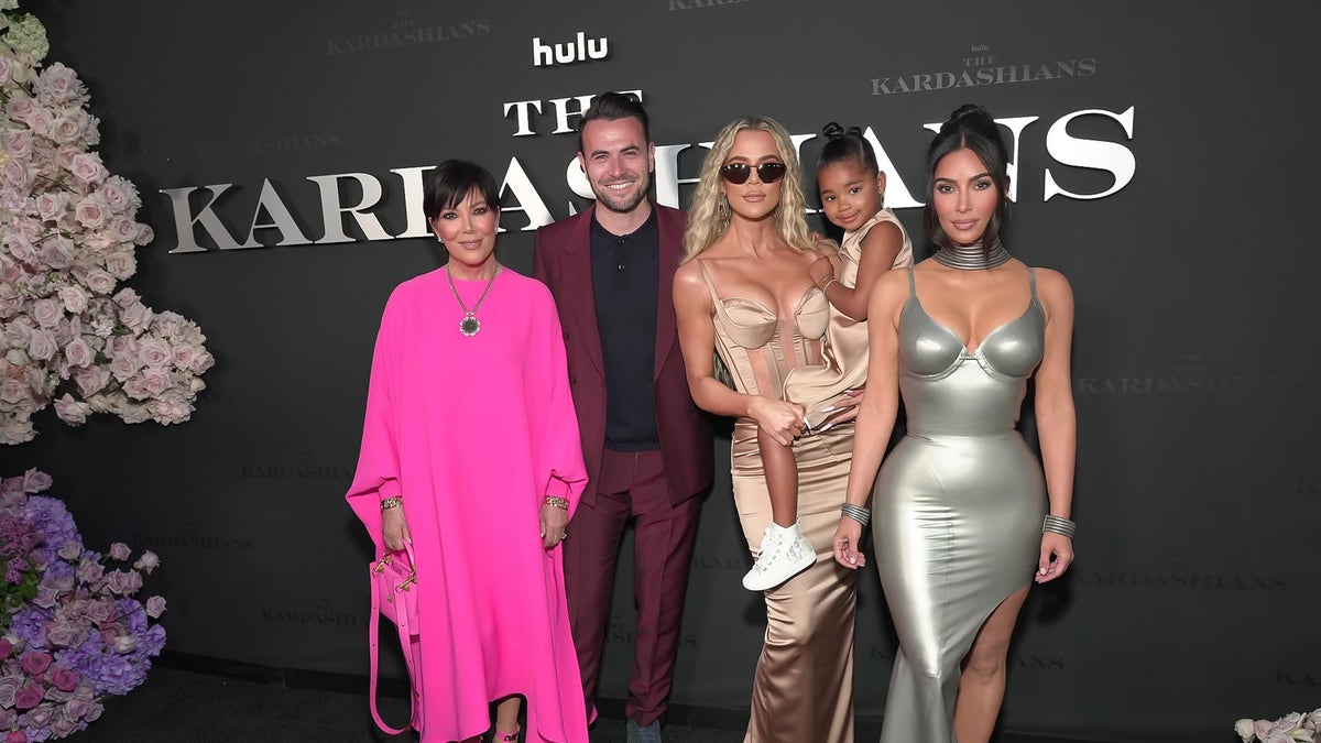Kardashian family at Hulu premiere