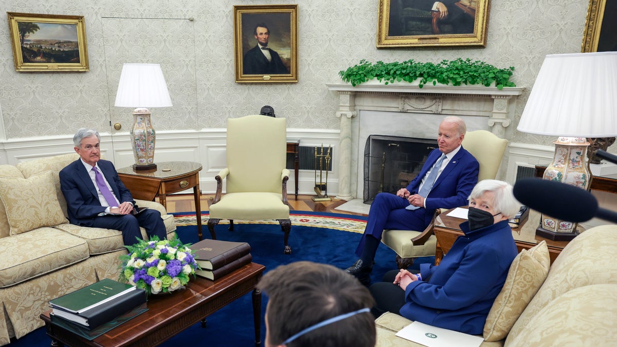 Joe Biden, Janet Yellen and Jerome Powell in Oval Office