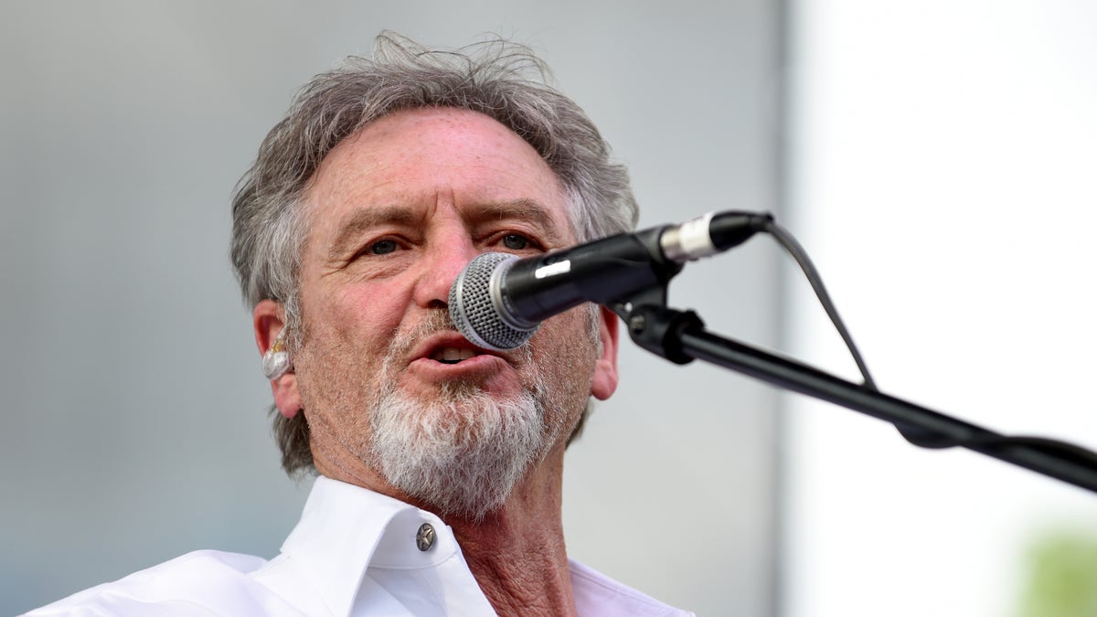 Larry Gatlin performing