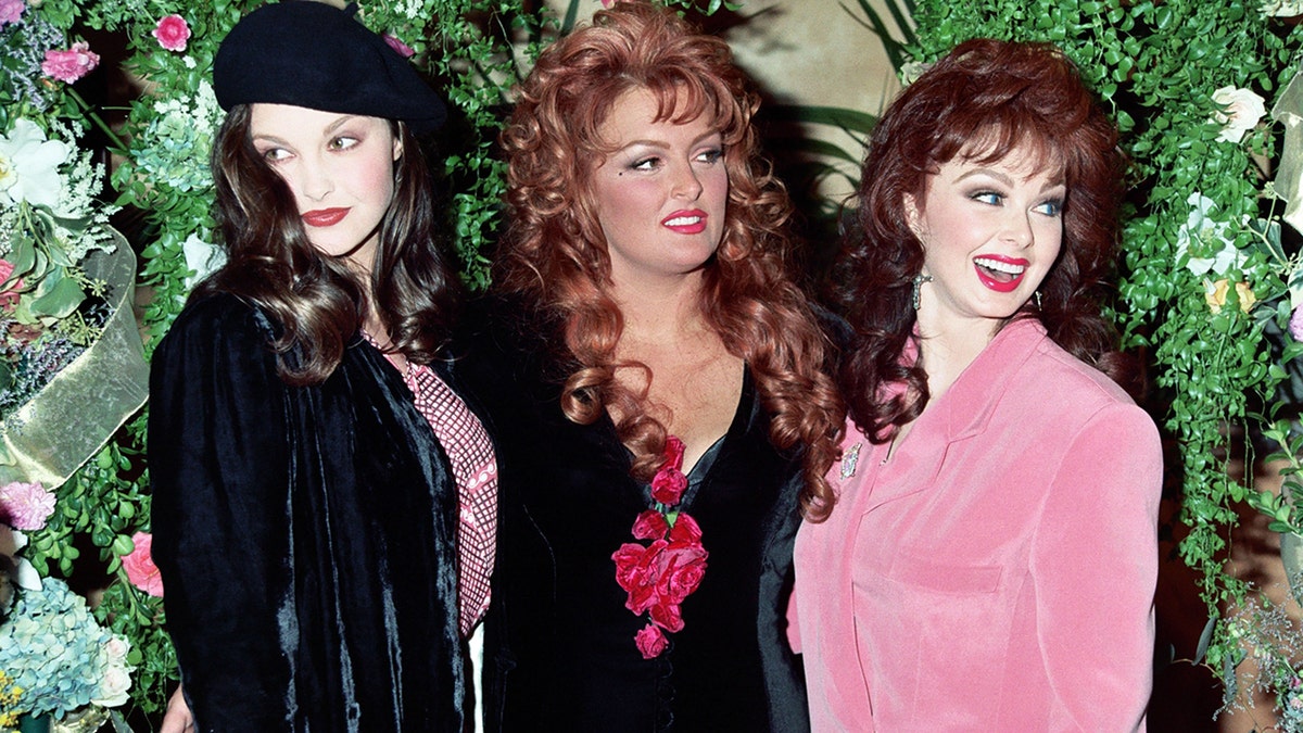 Naomi Judd daughters