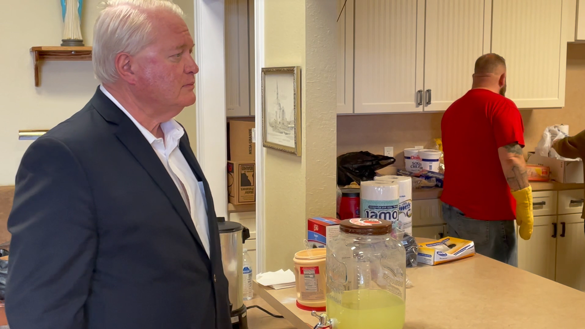 Ohio GOP Senate candidate Mike Gibbons serves lemonade to voters at an Ottawa County Republican Women's Club event in Port Clinton, Ohio. (Tyler Olson/Fox News)