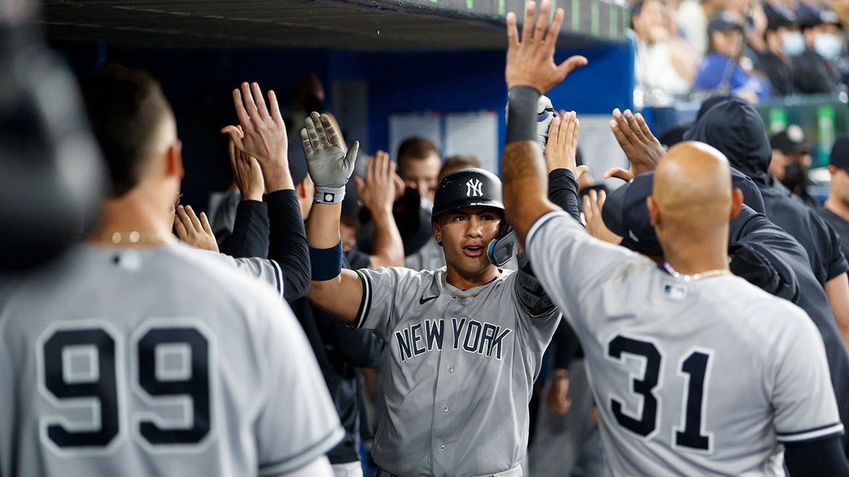 Gleyber Torres delivers clutch RBI in 9th Yankees win 10th in row