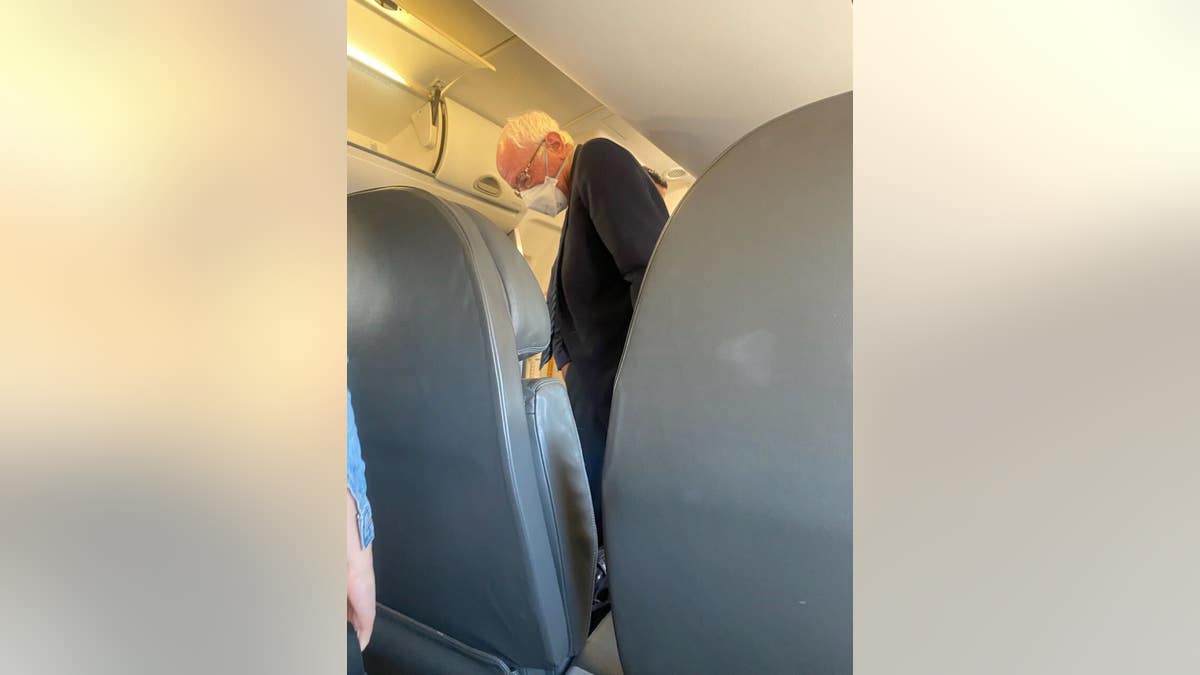 Bernie Sanders flies first class