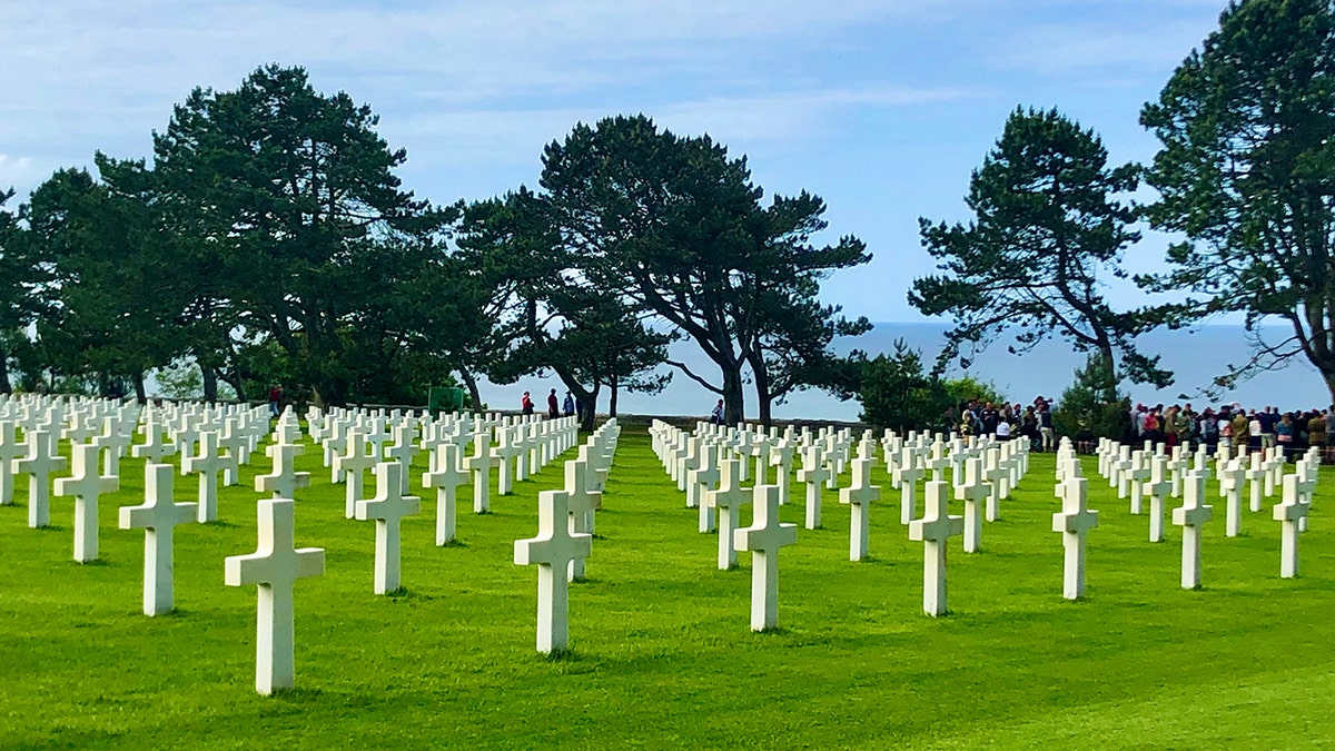 graves Omaha Beach