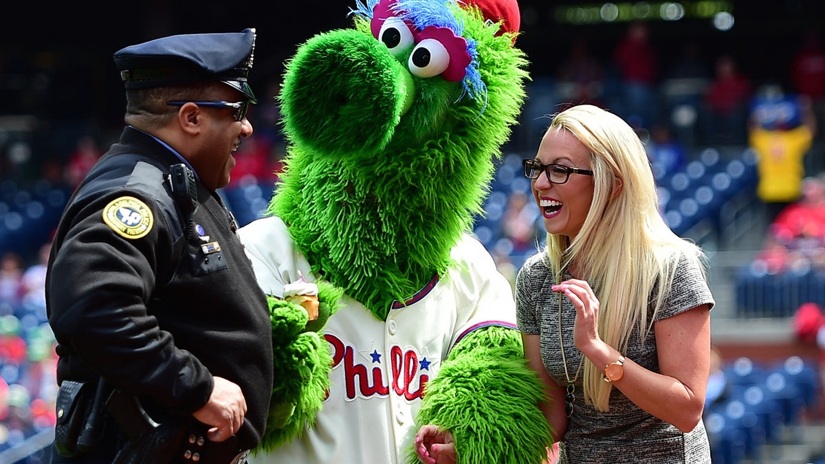 Kelsey Wingert as a Braves reporter in 2017