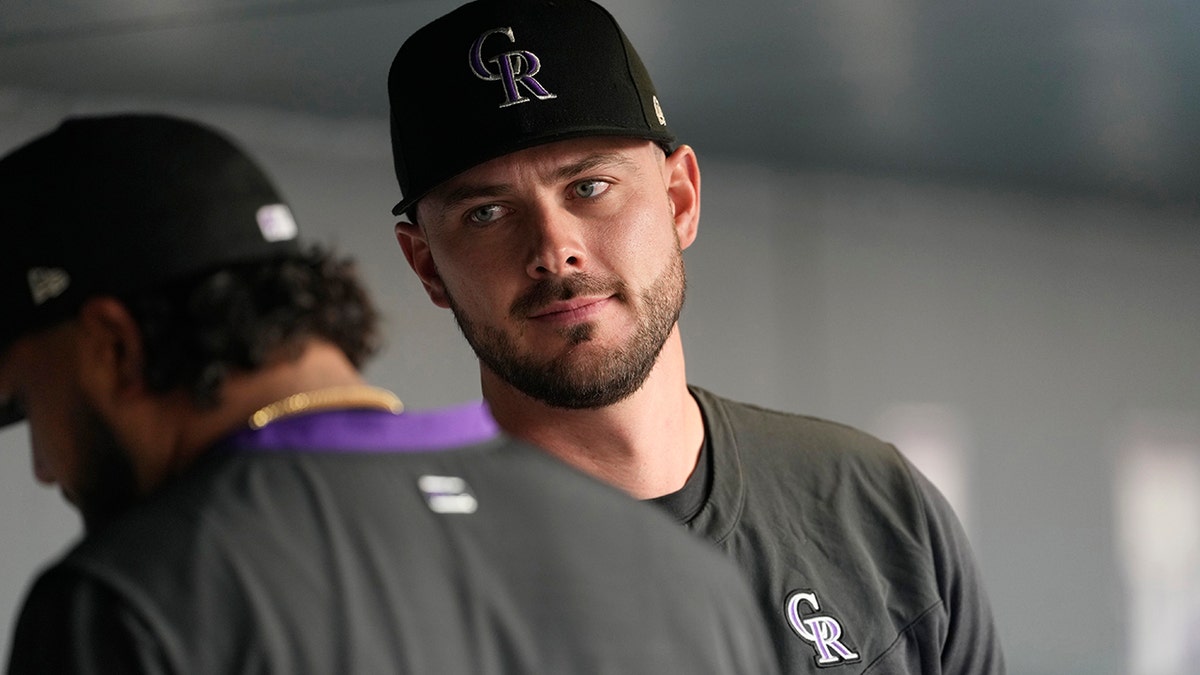 Kris Bryant in dugout