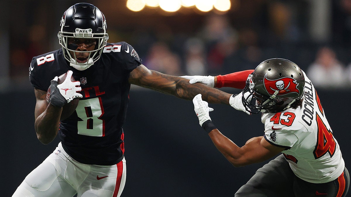 Falcons' Kyle Pitts stiff arms an opponent