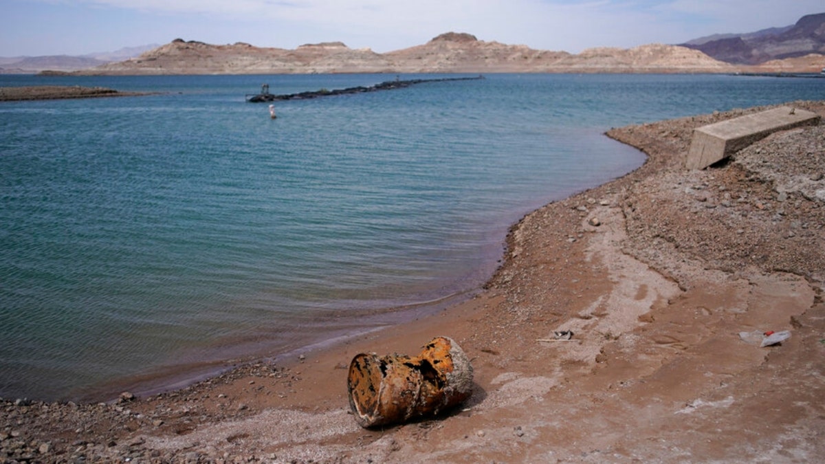 Lake Mead debris