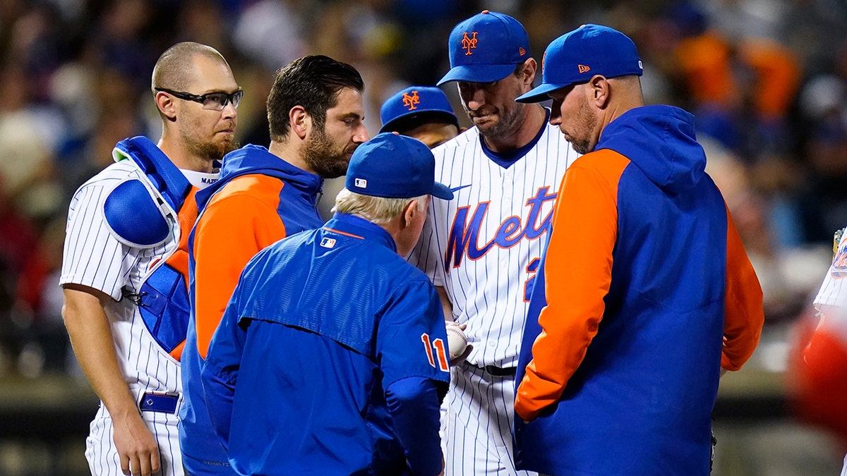 Mets' Max Scherzer suffers an injury