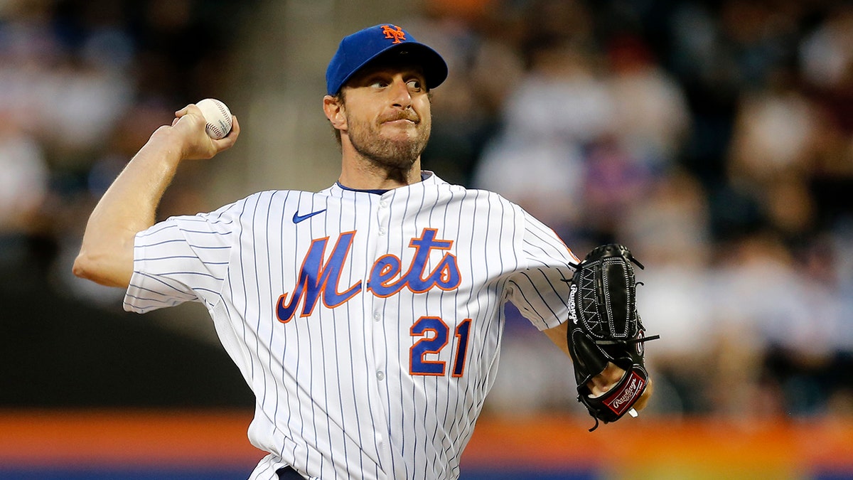 Mets' Max Scherzer pitches vs Cardinals in May 2022