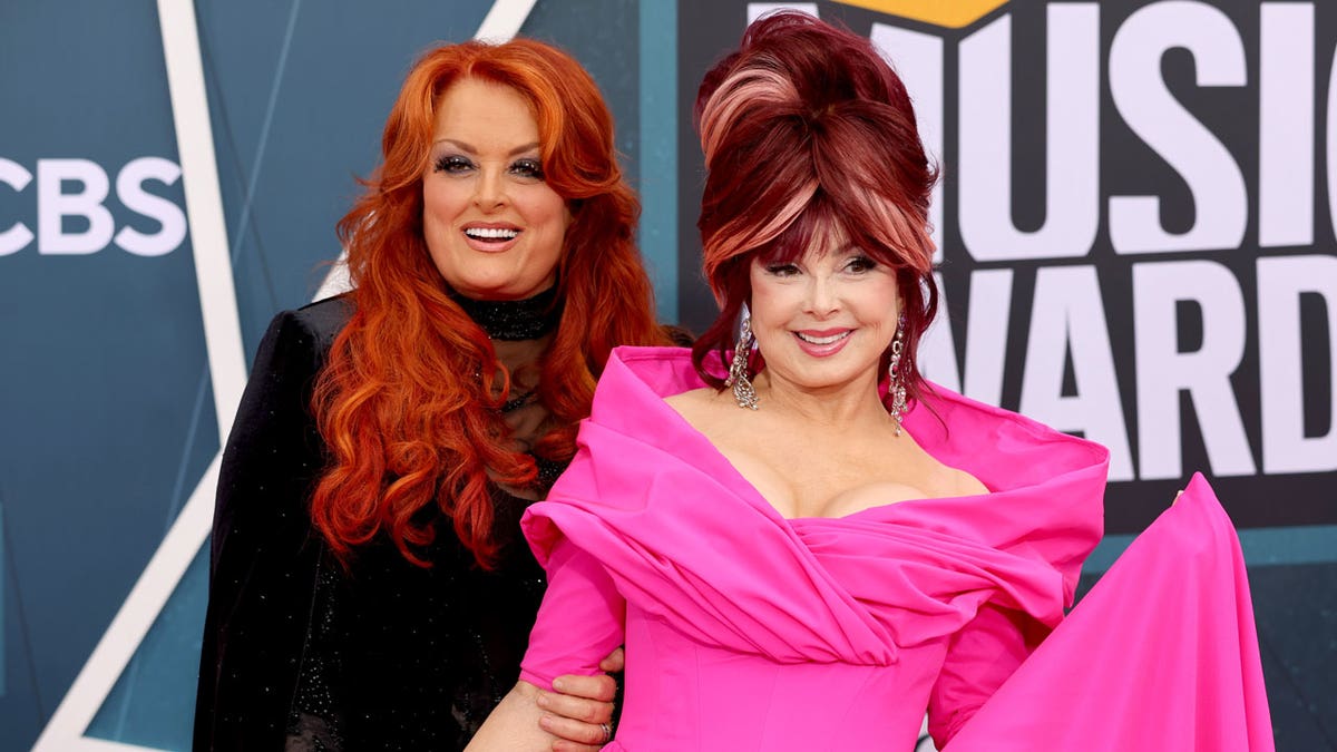 Wynonna Judd, Naomi Judd at the CMA Awards ceremony