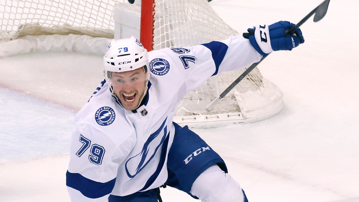 Lightning's Ross Colton scores in Game 2