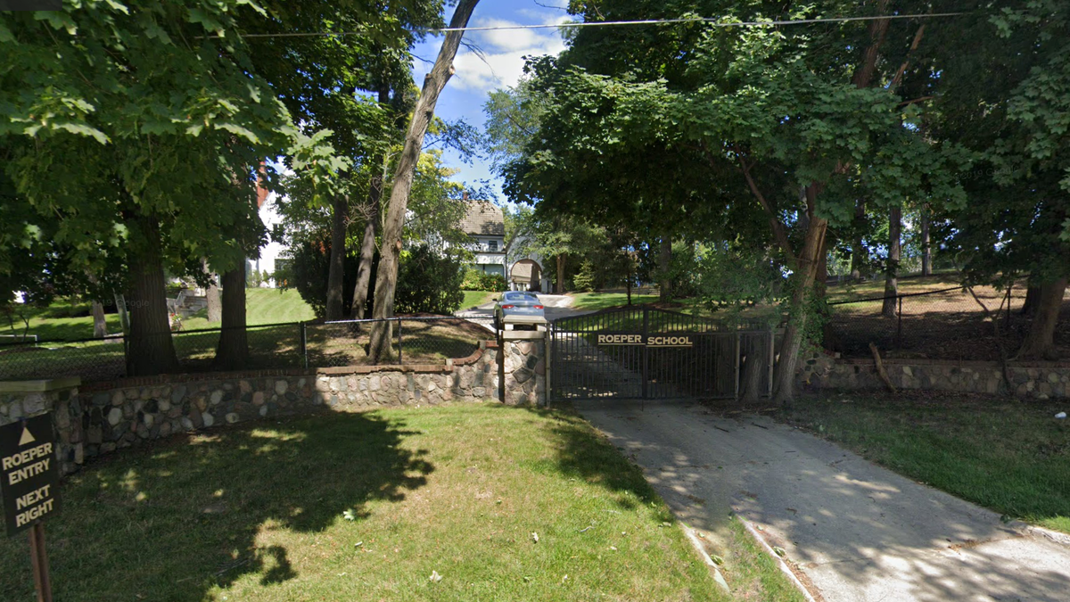 Entrance to The Roeper School campus