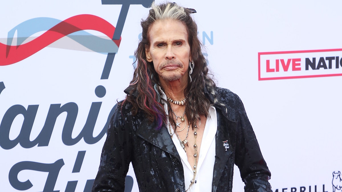 Image of STEVEN TYLER OF AEROSMITH HOLDS SON DURING MTVICON EVENT,  2002-04-15