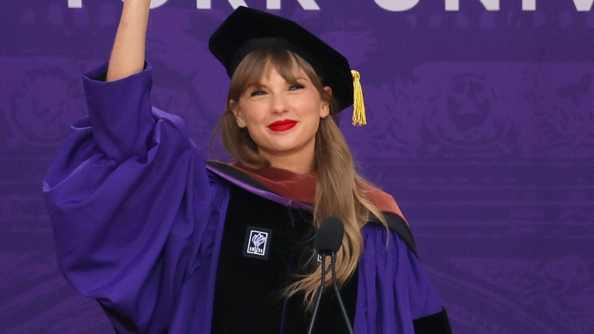 Taylor Swift receives honorary doctorate from New York University